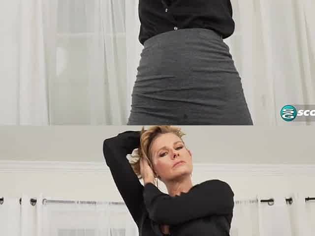 Hot fifty-year-old mother I'd like to fuck Divorcee Fills Her Taut Twat