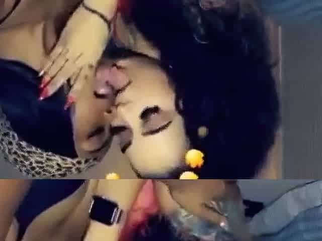 Ebony Amateur Lesbians Kissing and Squirting