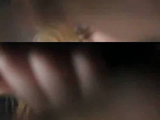 Une blonde pompe son patron pour une clope mais refuse de se faire baiser