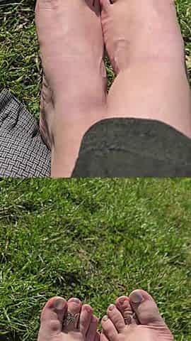 Love the sun on my feet ????