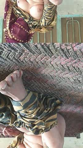 Simgle house wife pakistan having fun in solo