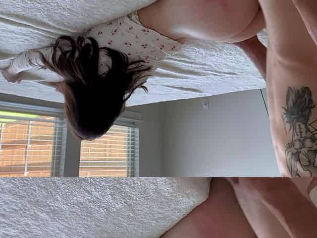 Cute amateur webcam teen girl toying pussy on webcam