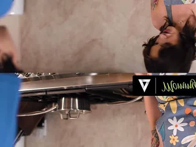 Caught stepmom Siri cooking almost naked and fucked her on the counter top