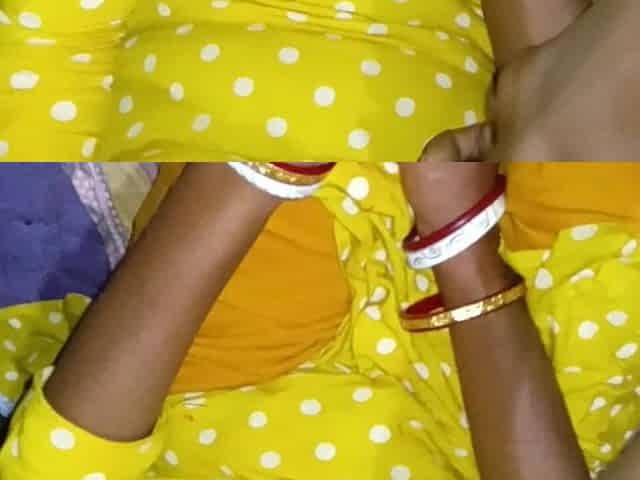 Village Aunty Went to the Juggi and Fucked Like Crazy, Then in Doggy Style Fucked the Black Pussy