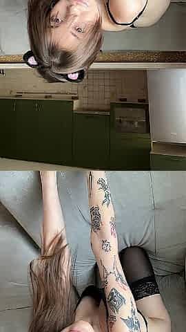 Floozy shows her butt????