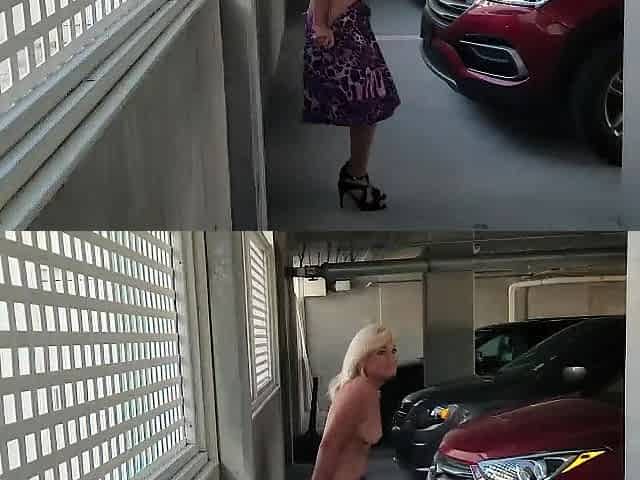 Ms Paris Likes to Show Off Her Vagina