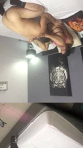 I lick my girlfriend's twat until that babe cums.