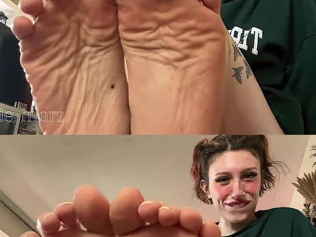 Humiliating u for wanking to my feet