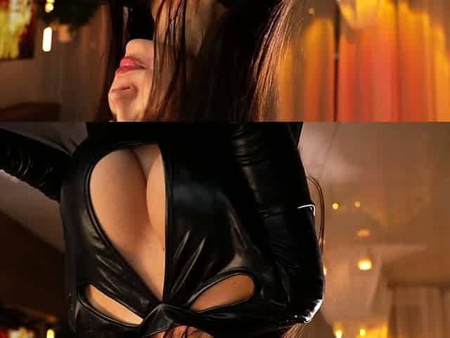 Big boobs milf masturbates with her dildo