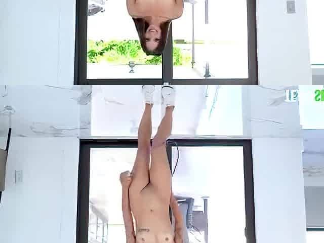 Sofie Reyez In Tiny Superhero
