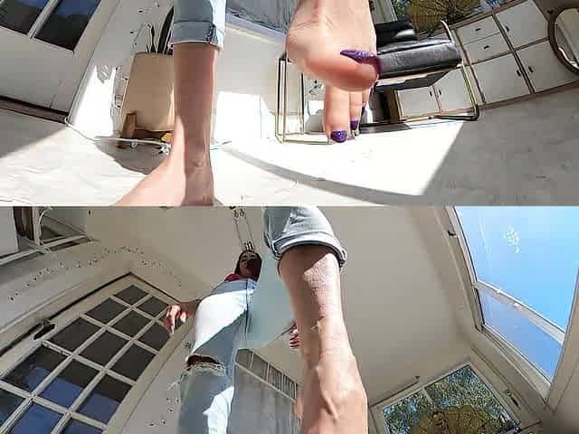 Stella Liberty's Giantess Feet Tower Above U