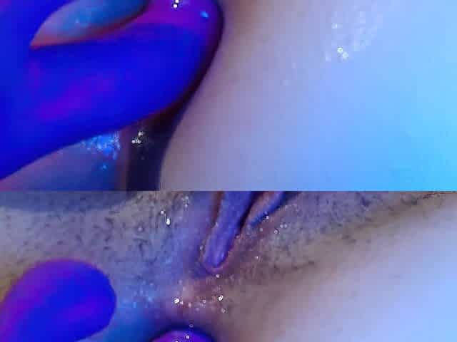 SCREWING HERSELF IN BUTT WITH SEXTOY