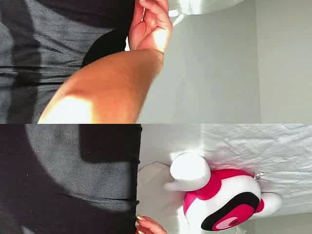Masturbating loving babe solo toy plays with enthusiasm