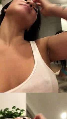Solo booty assed babe pussy fingering masturbation in hi def