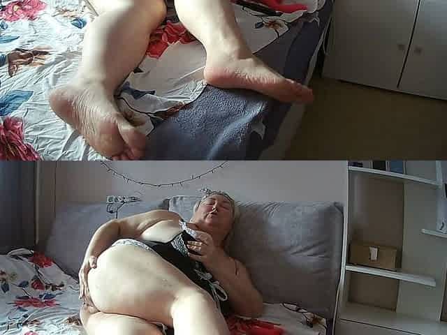 Girlfriend Masturbates Big Pussy