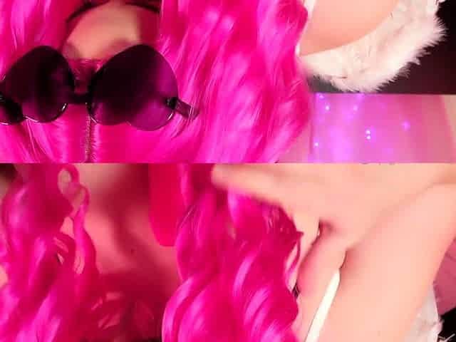Big boobed babe masturbating