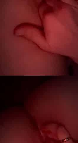 Hottie fingering wet pussy