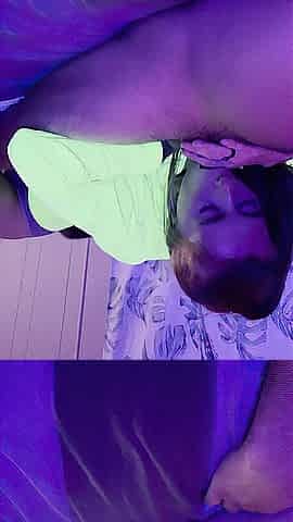 Does cum glow in blacklight?