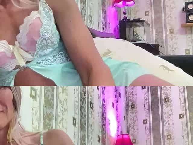 Amateur Webcam Cute Teen Plays Solo with Big