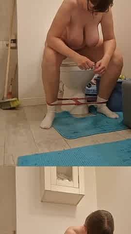 MILF Pees
