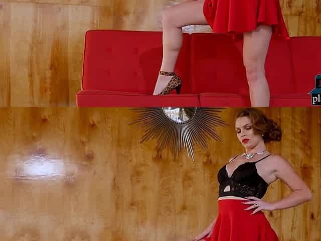 Redhead mommy beauty Tawny Swain solo