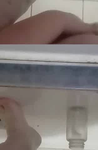 Orgassmuss in the Shower