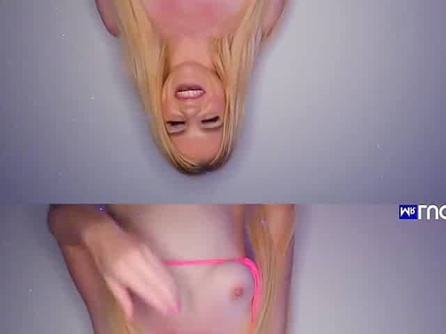 Nikkis Blonde Clip