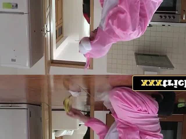 Maid Service Gone Impure: Canela Rides Whilst Scrubbing Floors