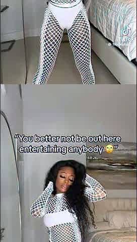 Webcam beauty and her toys have solo sex