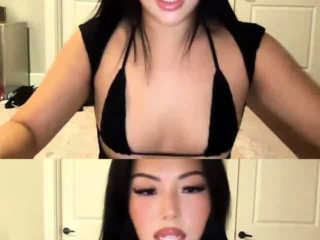Amateur Webcam Teen Flashes Masturbates