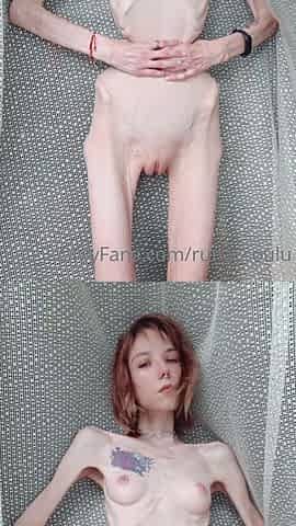 Amateur redhead shaves and masturbates