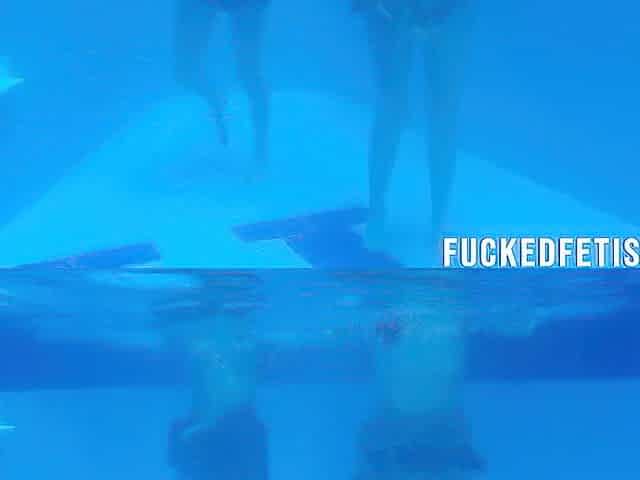 2 cuties pool underwater getting lascivious