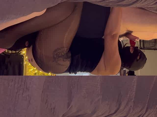 69 in Pantyhose and Secretary Swallowing
