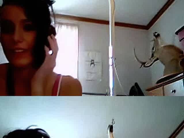 College Girl Uses Vibrator On Webcam For Her BF