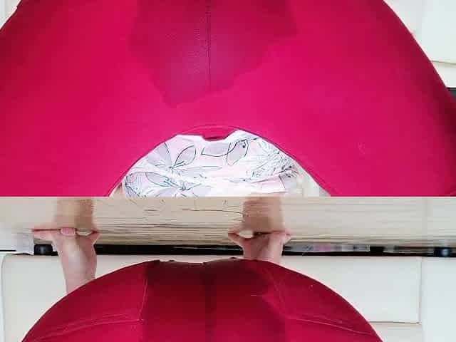 That babe Wetting her Jeans with her large labia lips twat and large booty