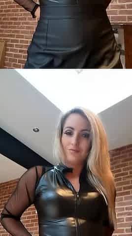 amateur blonde solo webcam