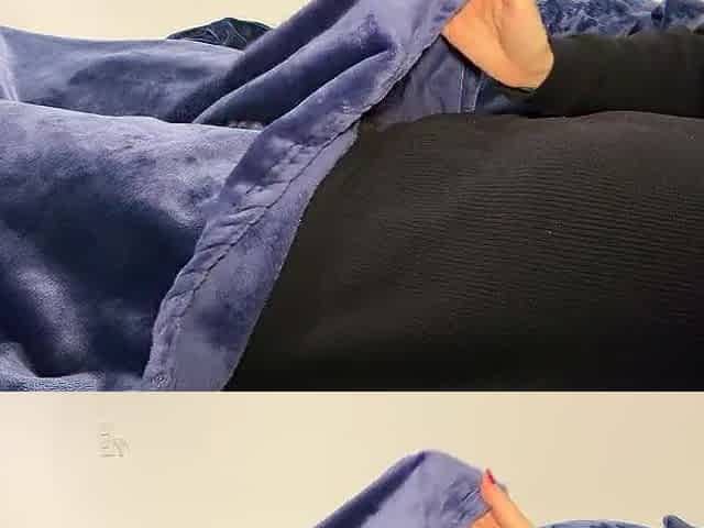 cumming on her large oiled butt (TUGJOB)