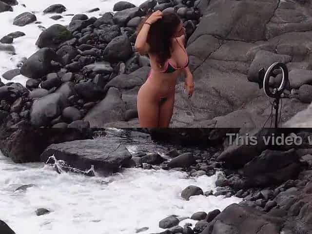 Influencer bangs on the cliffs with 2 hands in her butt