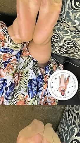 Maitresse Madelines solo foot fetish POV