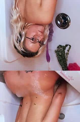 Blonde emo amateur solo masturbation