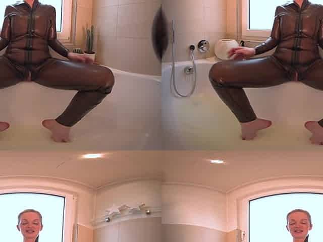 Latex Bathtube Fun