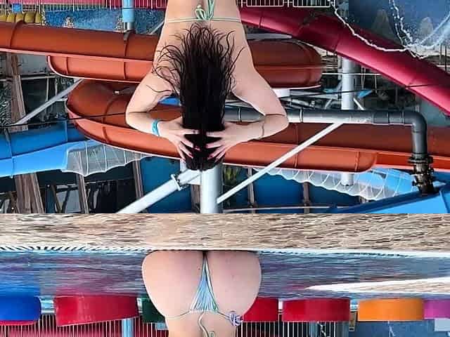 Pick Up In Aquapark With Fast Fuck At Changing Room ,