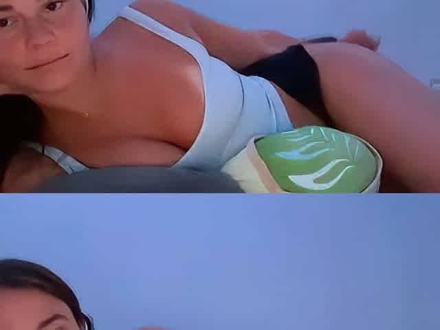 Hot amateur webcam teen masturbates for their fans