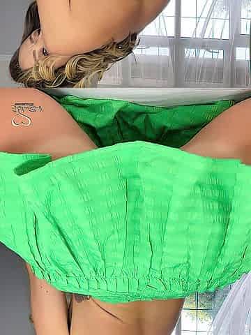 British mother I'd like to fuck shows her arsehole