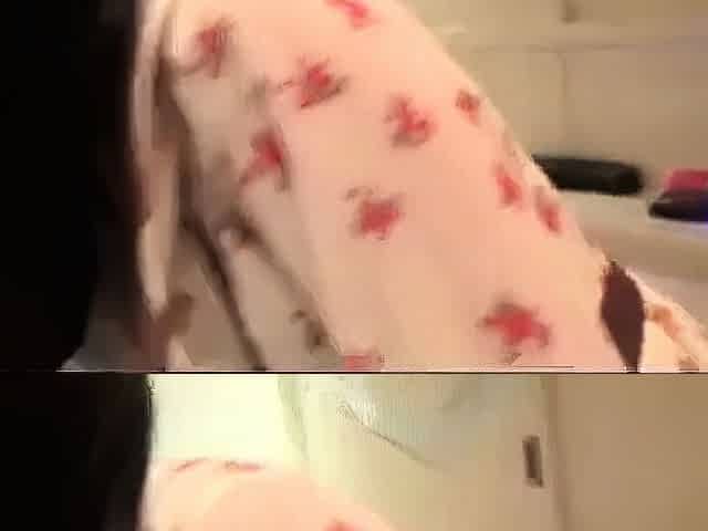 Japanese Amateur Babe Gives JOI