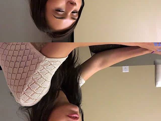 Amateur Webcam Cute Teen Plays Solo with Big