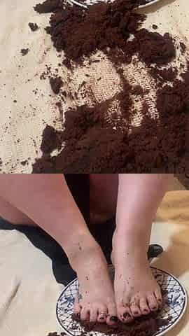 Feet Feet Feet in the Cake
