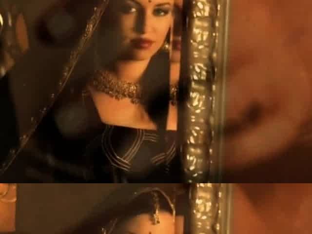 Deva Dassi s Sensual Show