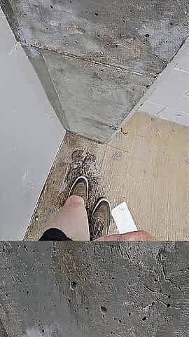 Quick outdoor void urine during the time that on a walk