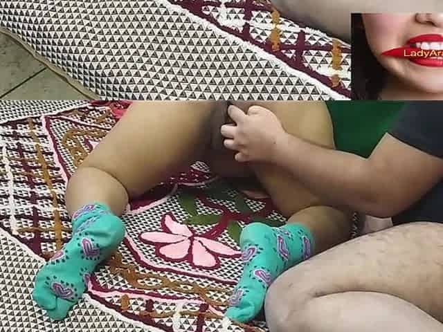 Desi Aunty Showing Her Big Ass and Enjoying Fingering